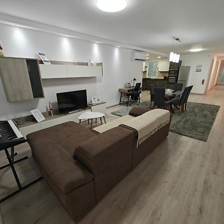 Modern Apartment With Large Outdoor Area - Sleeps 7, Close To Malta International Airport Luqa Dış mekan fotoğraf